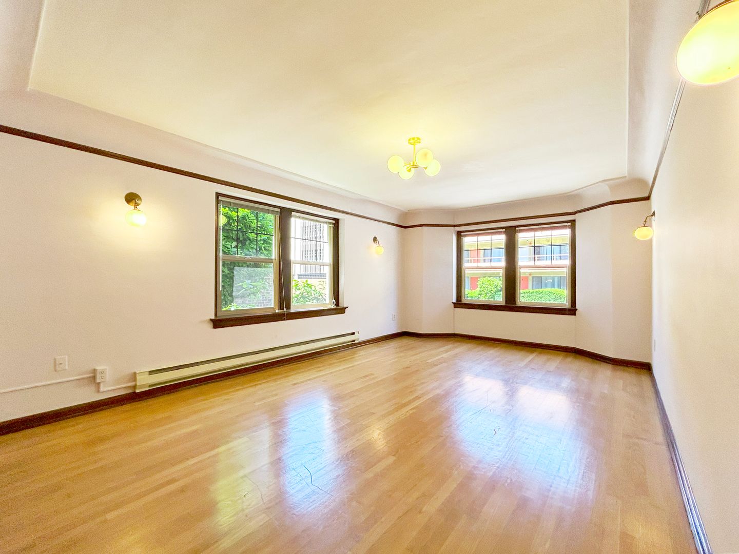 Seattle Apartment: 1115-1119 NE 43rd St