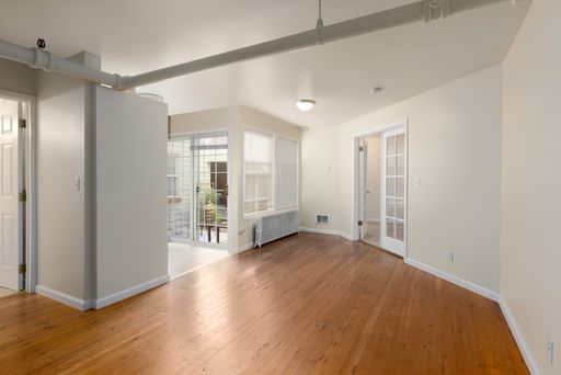 Enjoy 1 Month Free!1x1 in great Capitol Hill Location! French Doors! – photo 1