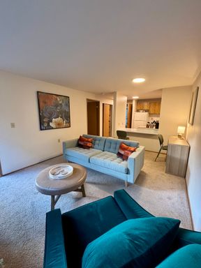 !SPECIAL OFFER LISTED BELOW! Fully Furnished 1×1 – Prime U‑District – photo 1