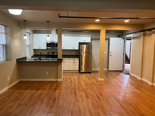 Large, Renovated, Charming Madison Park 1 Bedroom – photo 1