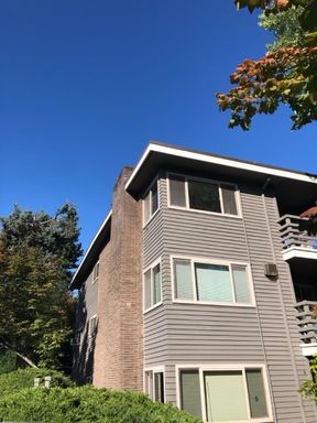 Spacious 2x1 with Enormous Storage! Laurelhurst MCM Gem – photo 1