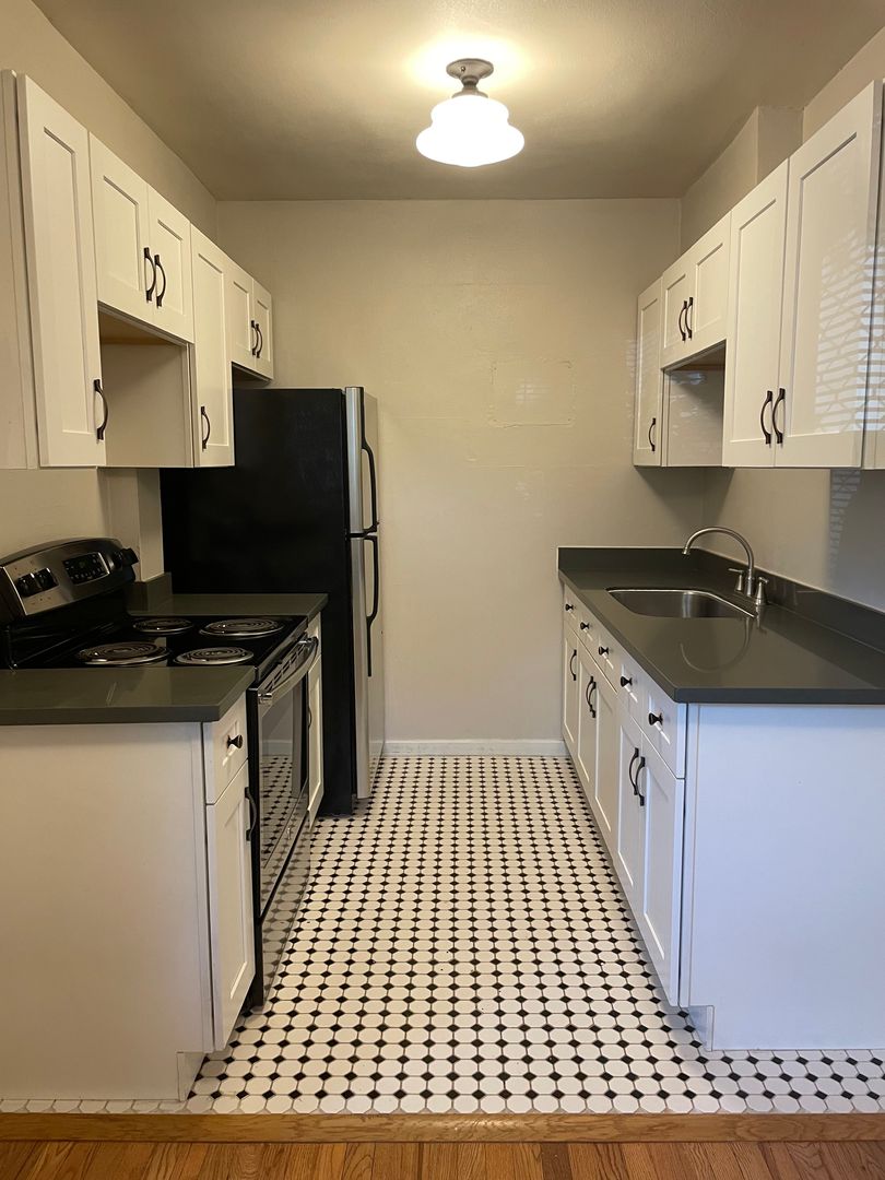 Seattle Apartment: 1624 41st Avenue East