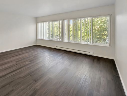 1 MONTH FREE + $500 GIFT CARD! Top Floor 1bd/1ba with Pool in Capitol Hill! – photo 1