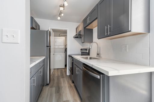 $1,500 RENT CREDIT! NEWLY RENOVATED! – photo 1