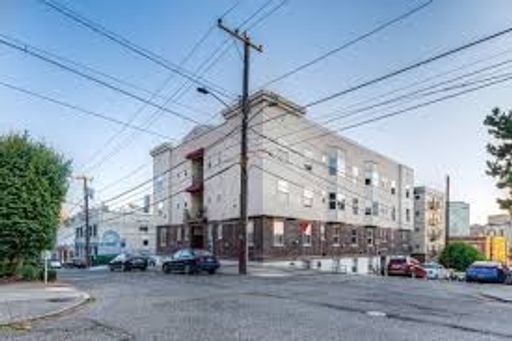 4 WEEKS FREE! Spacious Studio in Great Capitol Hill Location! – photo 1