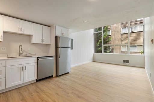 Beautiful 1x1 Loft w/ Den in Capitol Hill - Close to Light Rail, Downtown, Restaurants, and Shops! – photo 1