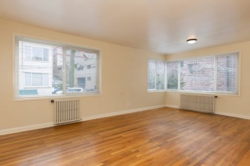 8 Weeks Free RENT! Spacious Top Floor 1 BD – photo 1
