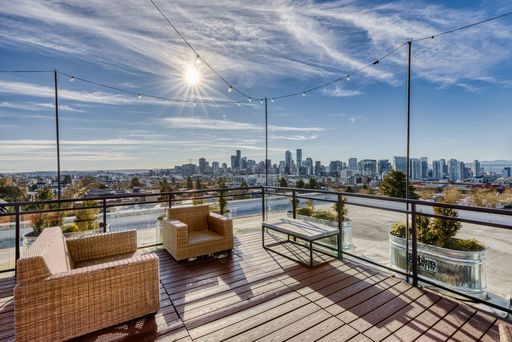 Beautiful One-Bedroom Corner Unit in Capitol Hill - 1 MONTH FREE + $1000 Gift Card! – photo 1