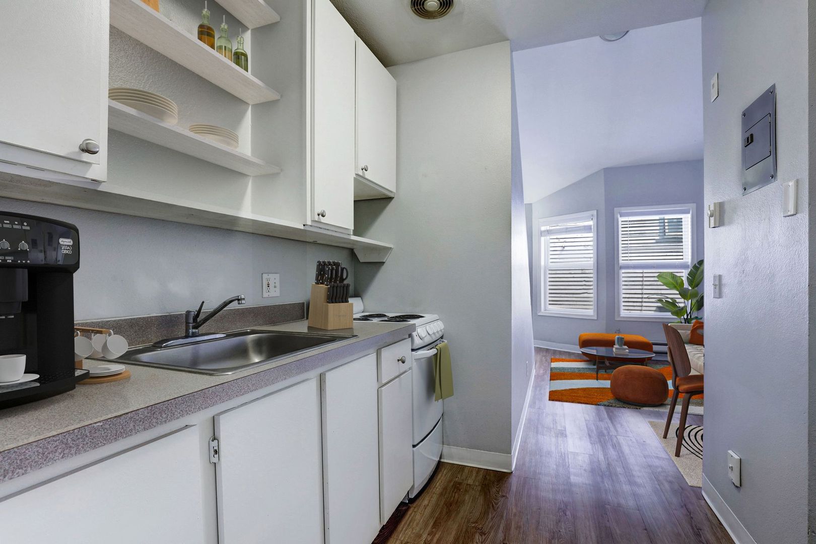 Seattle Apartment: 709 E Pike St