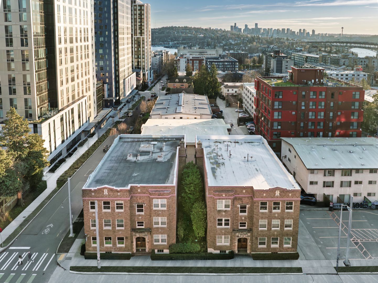 Seattle Apartment: 1115-1119 NE 43rd St
