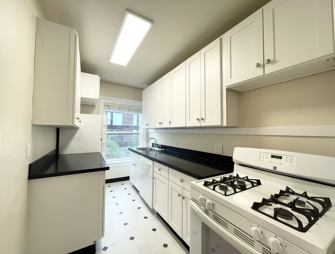 Seattle Apartment: 606 19th Ave E