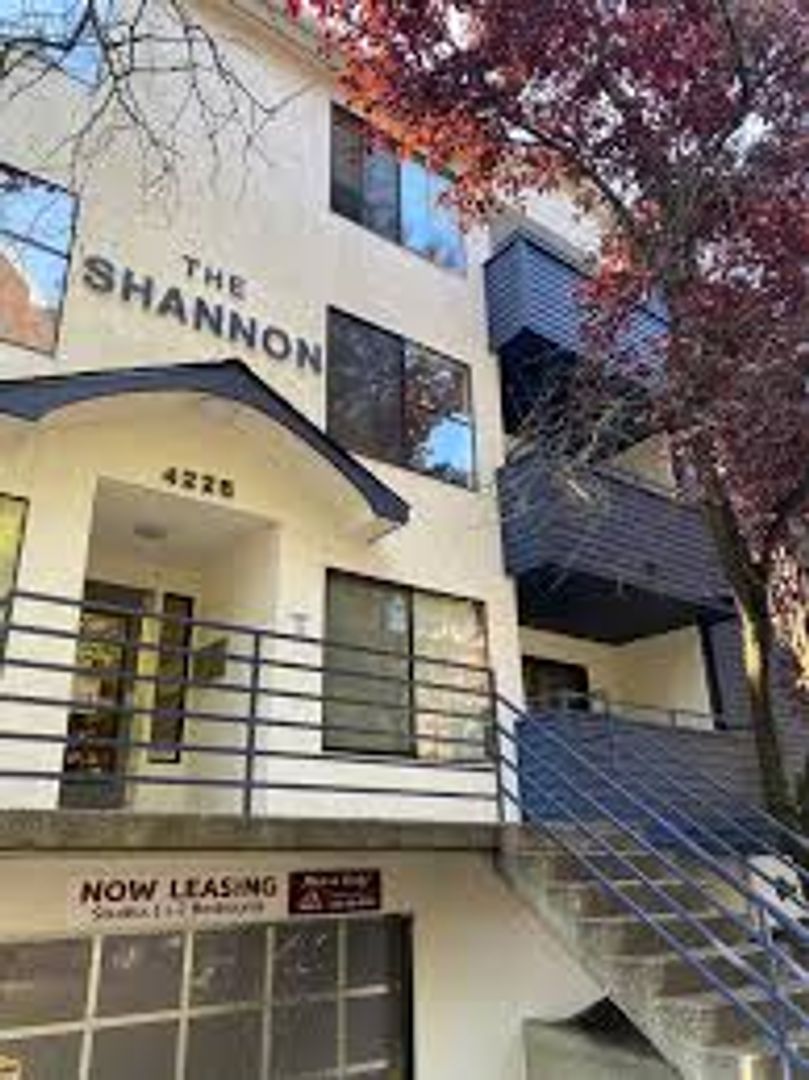 Seattle Apartment: 4225 9th Ave NE