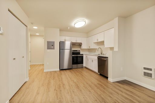 4 WEEKS FREE - Newly Renovated Studio Apartment w/ Balcony and W/D In Unit! Close to Seattle U, Public Transit, and Capitol Hill! – photo 1