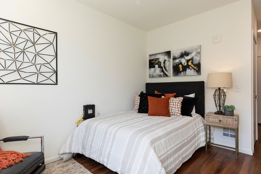 2 Weeks Free! A block to Broadway! Full Kitchen! W/D In Unit – photo 1