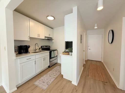 4 Weeks Free! Newly Renovated One Bedroom in Columbia City! – photo 1