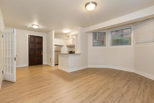 Charming & Spacious One-Bedroom in Historic Capitol Hill Building – photo 1