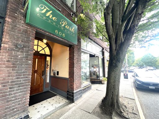 Spacious 2 Bedroom Unit in Capitol Hill! 1 MONTH FREE and a $1000 Gift Card! – photo 1