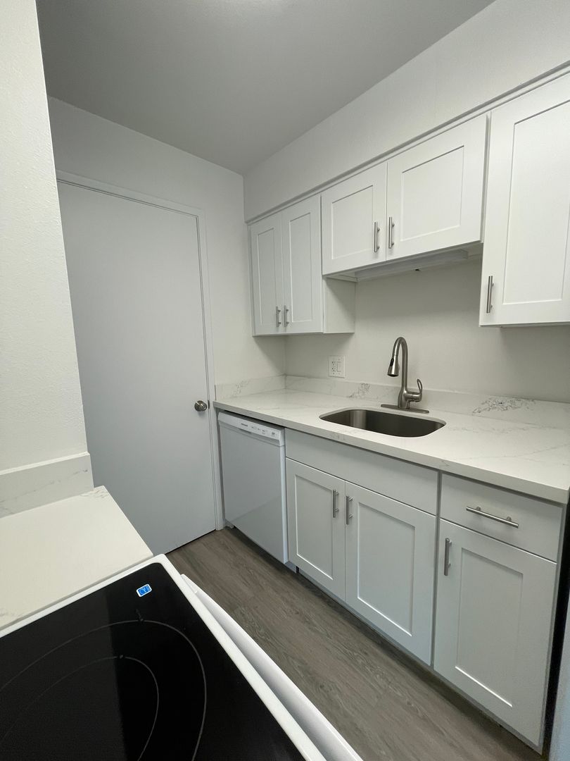 Seattle Apartment: 2031 Franklin Ave E