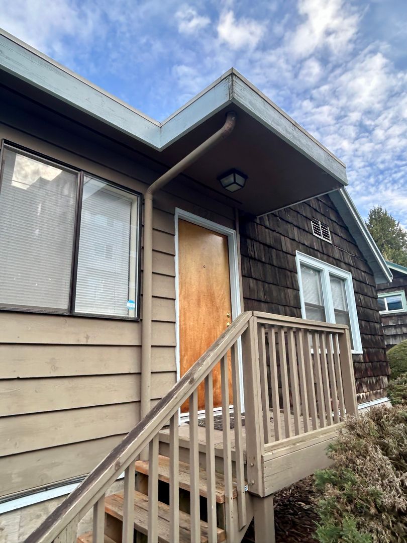 Seattle Apartment: 5006 Ravenna Ave NE