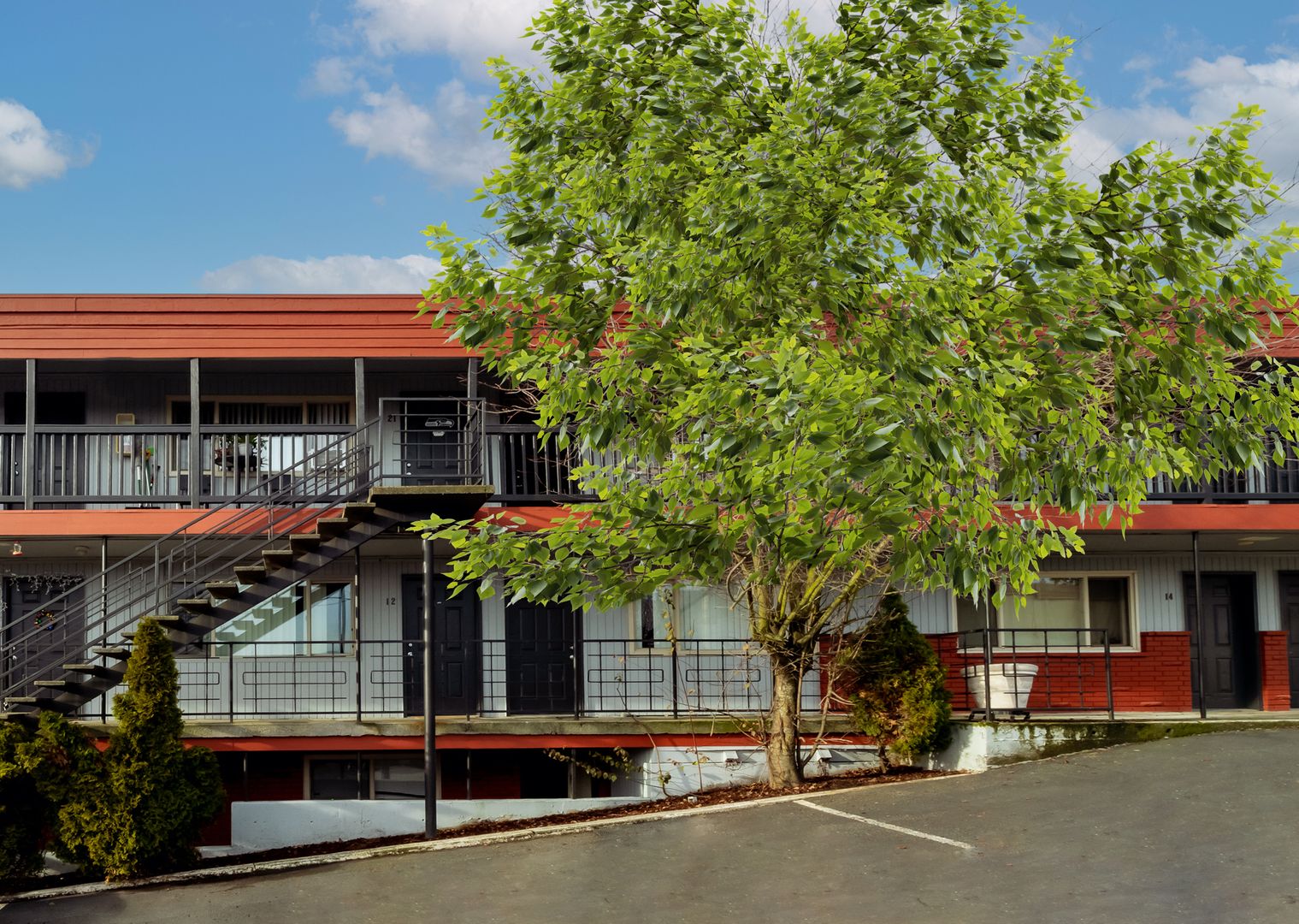 Edmonds Apartment: 8201 244th St SW