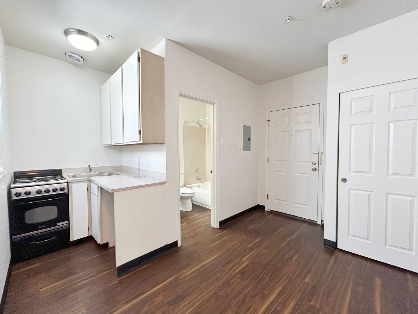 Seattle Apartment: 709 E Pike St