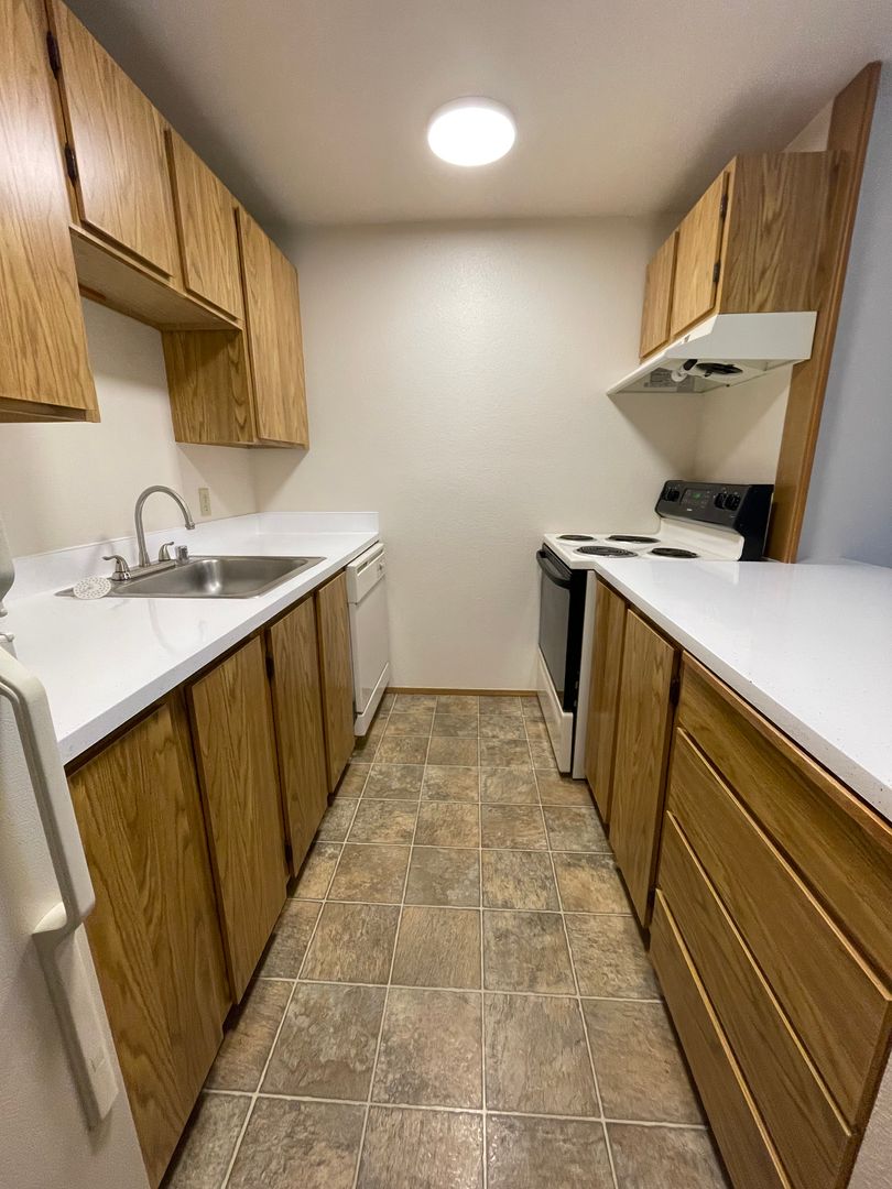 Seattle Apartment: 816 NE 43rd ST