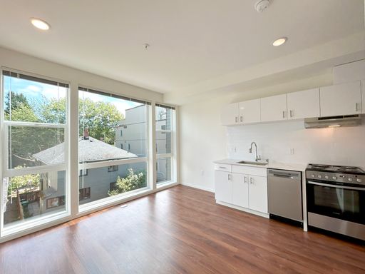 2 Weeks Free! Floor-to-Ceiling Windows! Sleek Capitol Hill Studio – photo 1