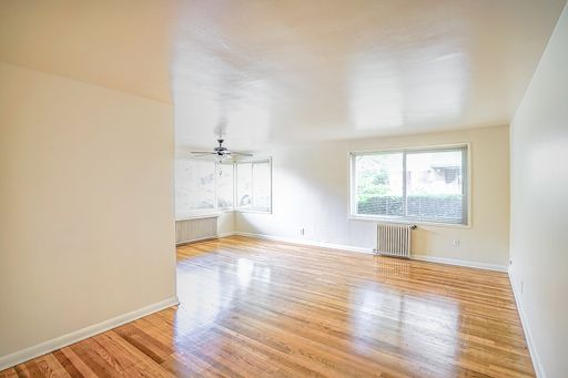 8 Weeks Free! Great Corner Unit located in Lower Queen Anne! – photo 1