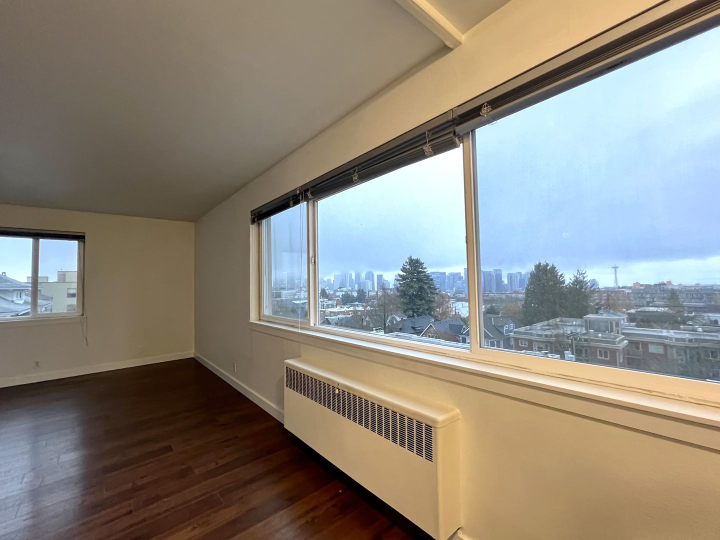 Seattle Apartment: 535 13th Ave E