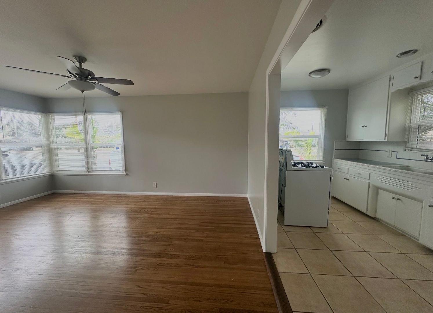 LOng Beach Apartment: 4554 N Lakewood Blvd