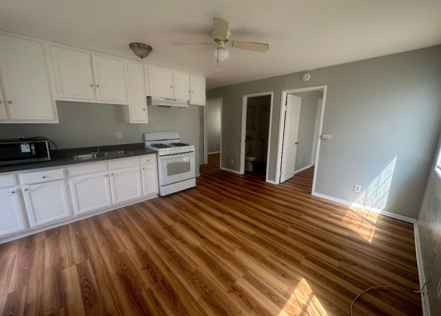 Long Beach Apartment: 1042-1046 Gaviota Avenue