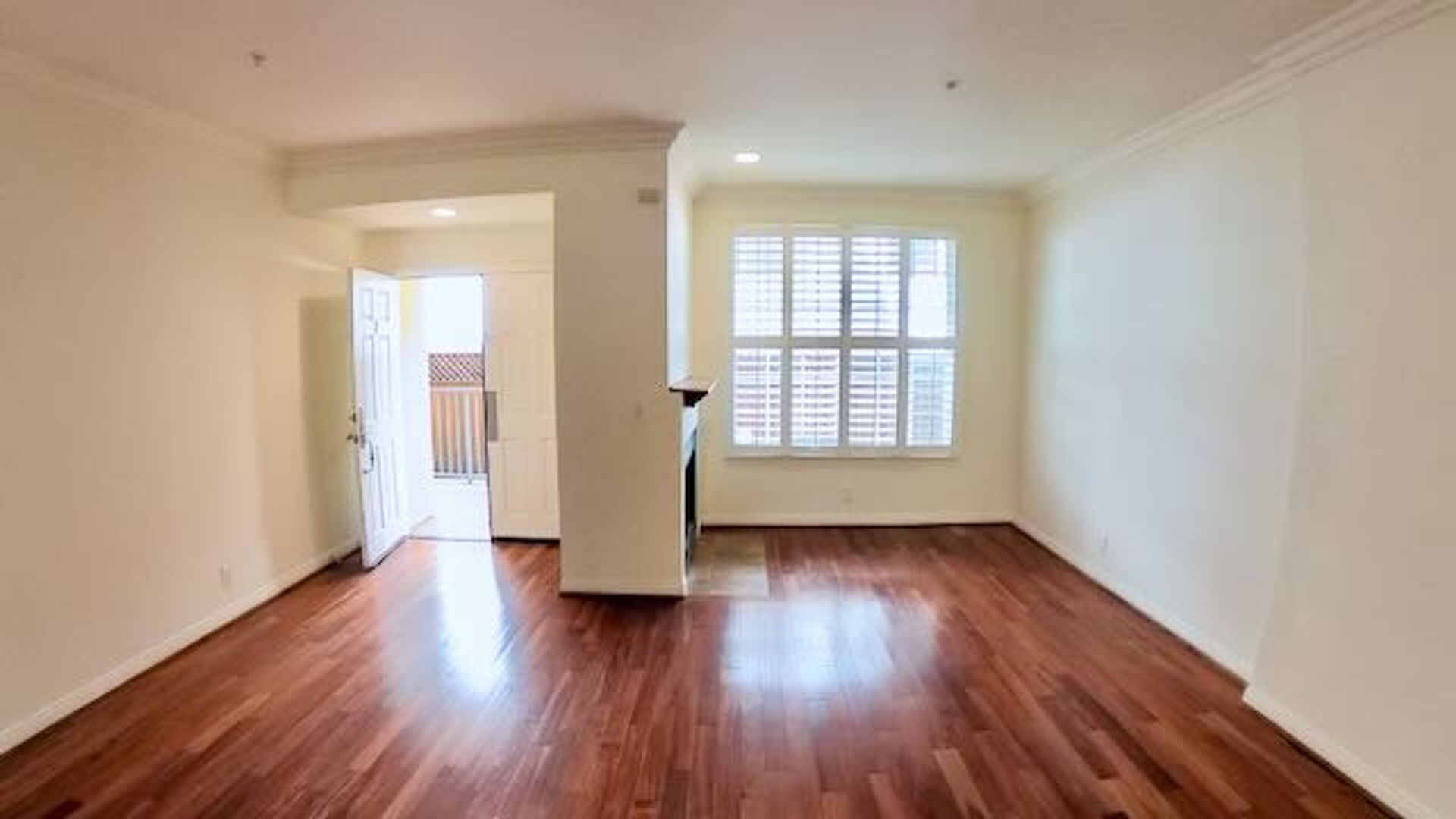 Los Angeles House: 3119 S Durango Ave #2