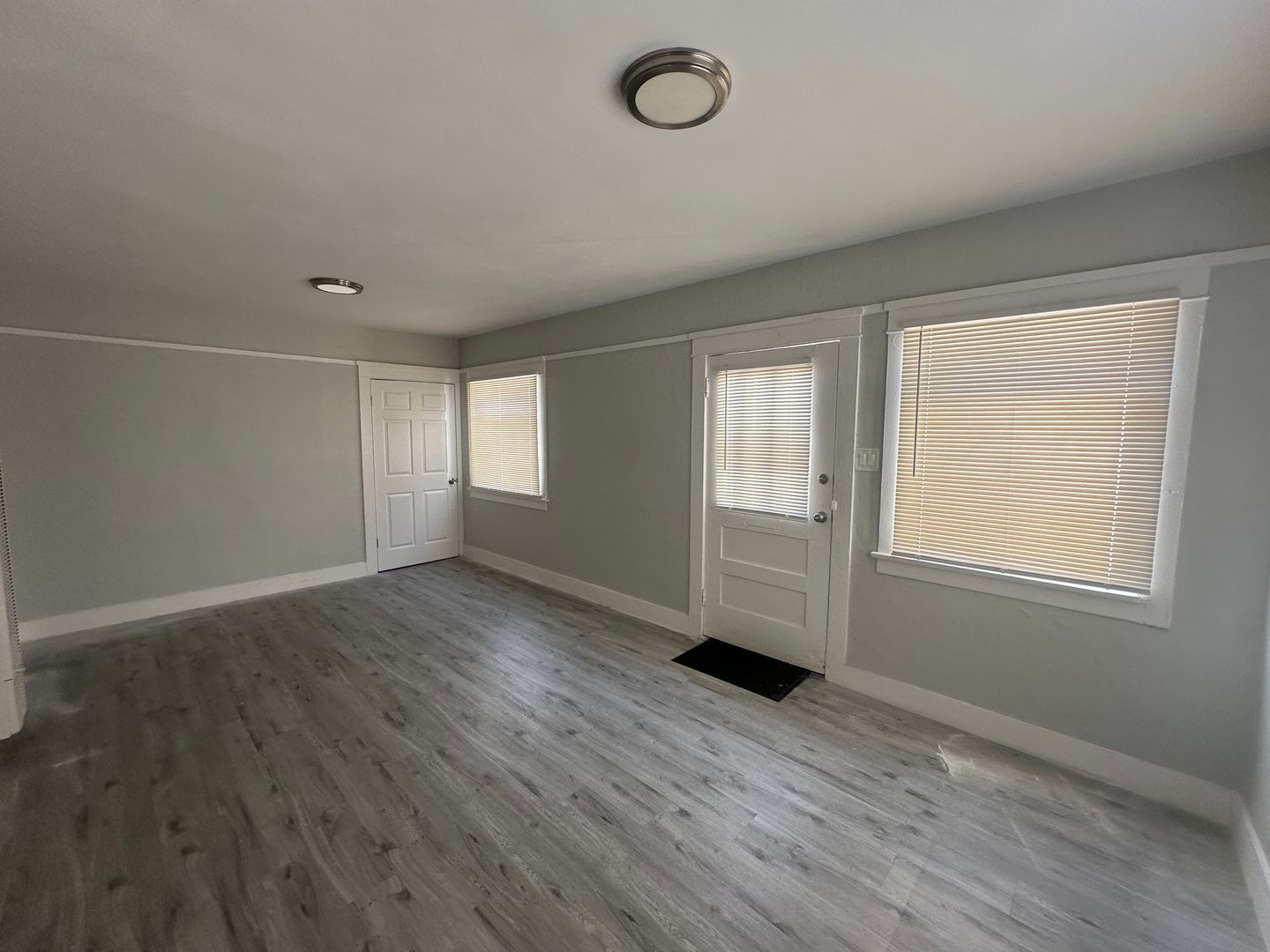 Long Beach Apartment: 817 Magnolia Ave