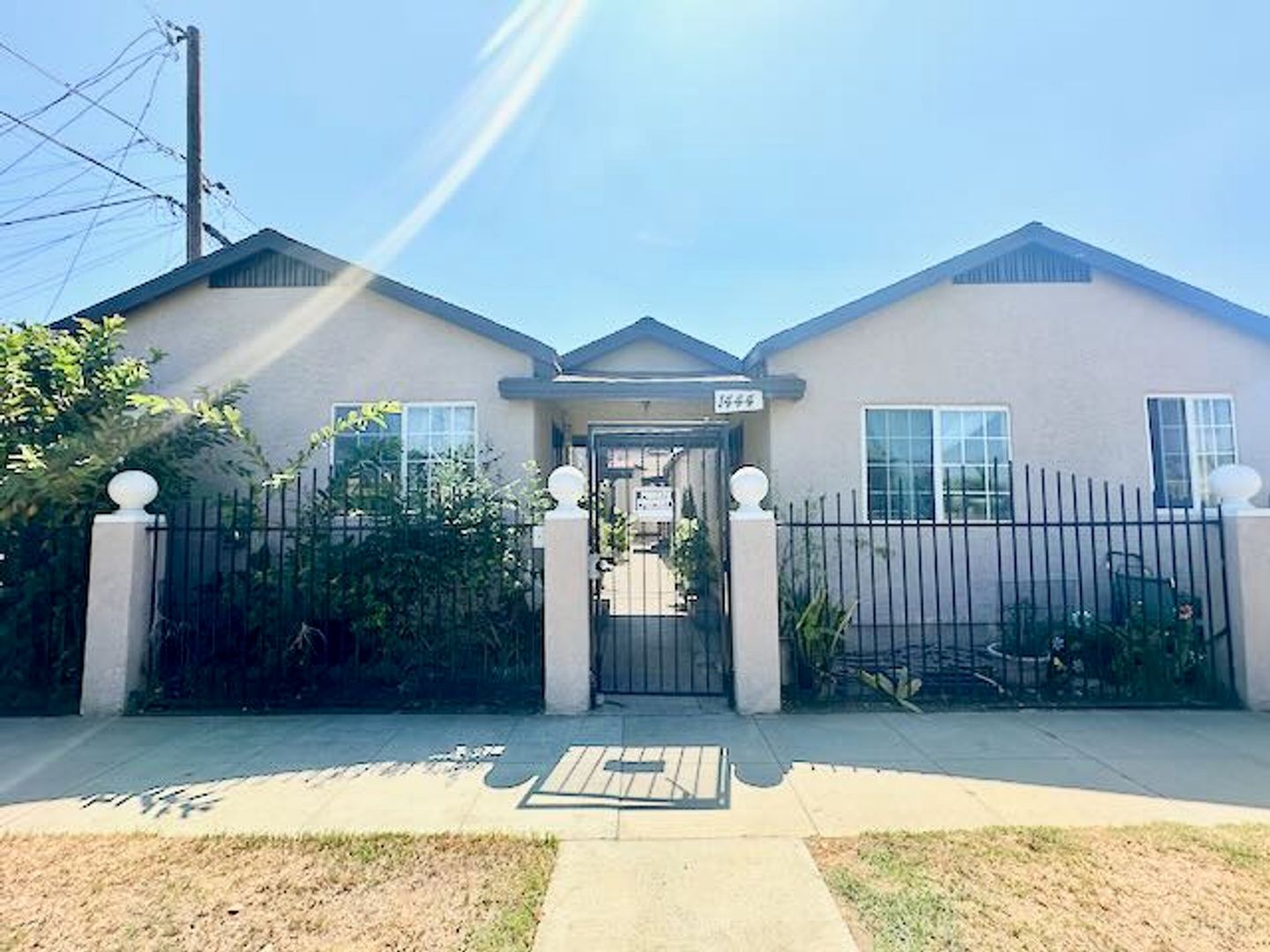 Long Beach Apartment: 1444 E 16th St
