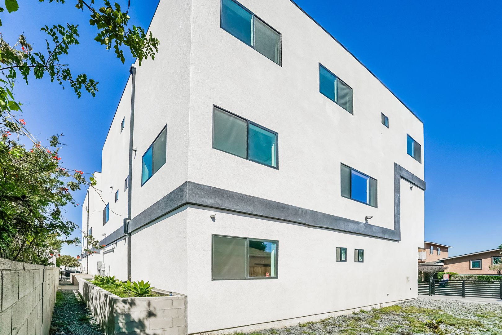 Inglewood Apartment: 4900 Lennox Blvd