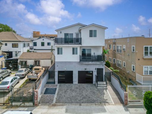 Spacious 4-Bedroom, 3-Bath Home with Garage, Balcony & In-Unit Laundry – photo 1