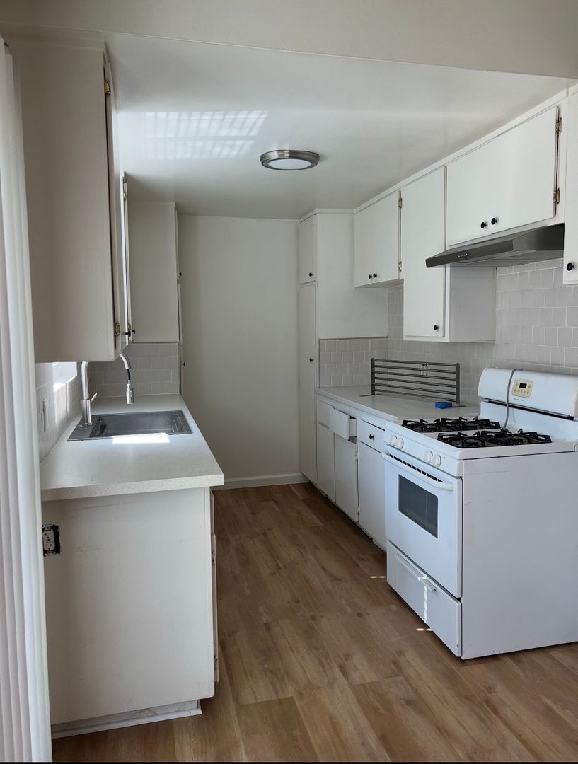 Fullerton Apartment: 1801-1809 E Wilshire Ave