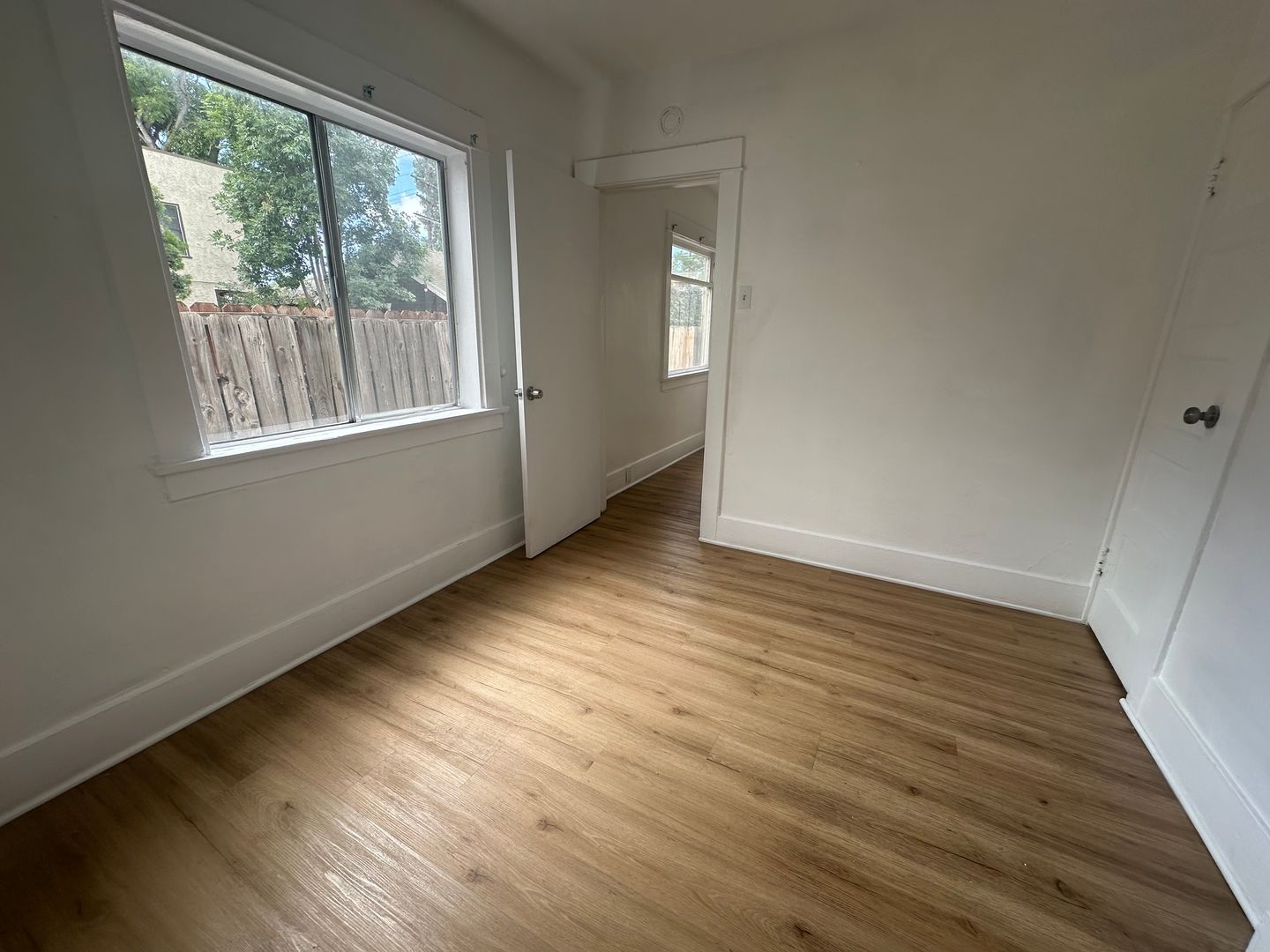 Long Beach Apartment: 817 Magnolia Ave