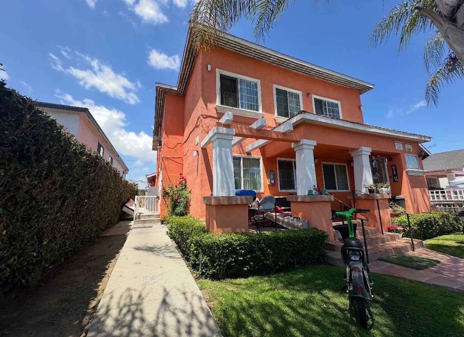 Long Beach Apartment: 405 E Esther St