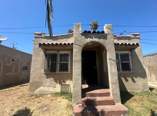 2 Bed / 1 Bath Spanish-Style Home with Parking & Laundry Hookups – Los Angeles – photo 1