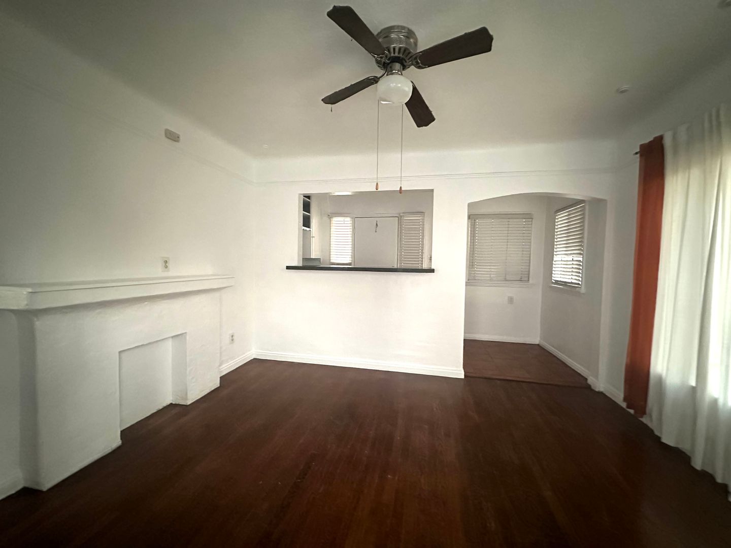 Long Beach Apartment: 2351 Chestnut Ave.