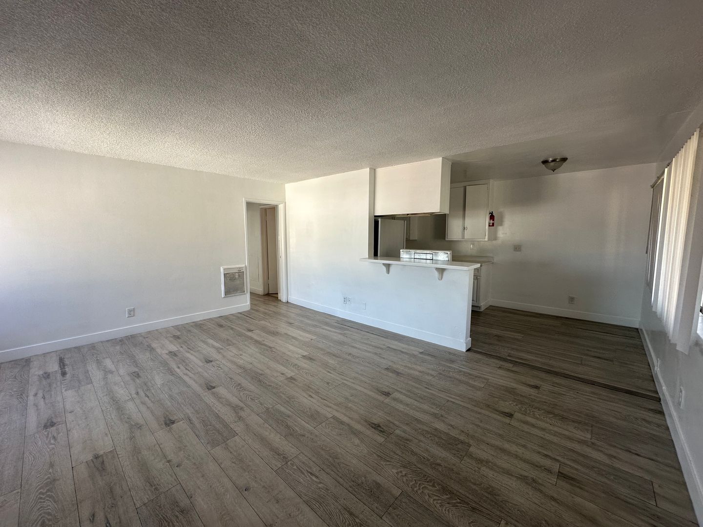 Long Beach Apartment: 221 E. Artesia Blvd.