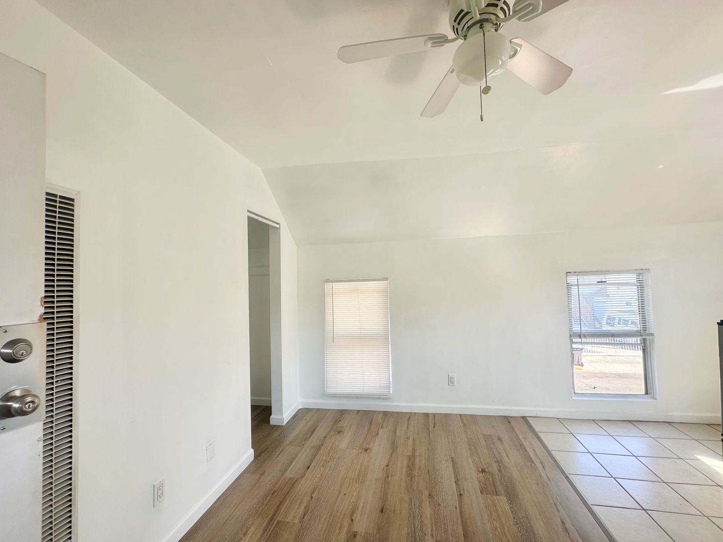 Long Beach Apartment: 1060 E 6th St