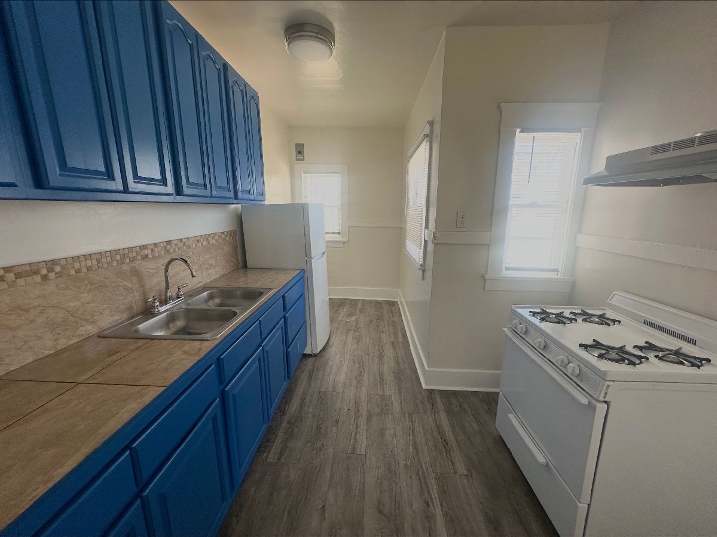 Long Beach Apartment: 1445 Elm Ave