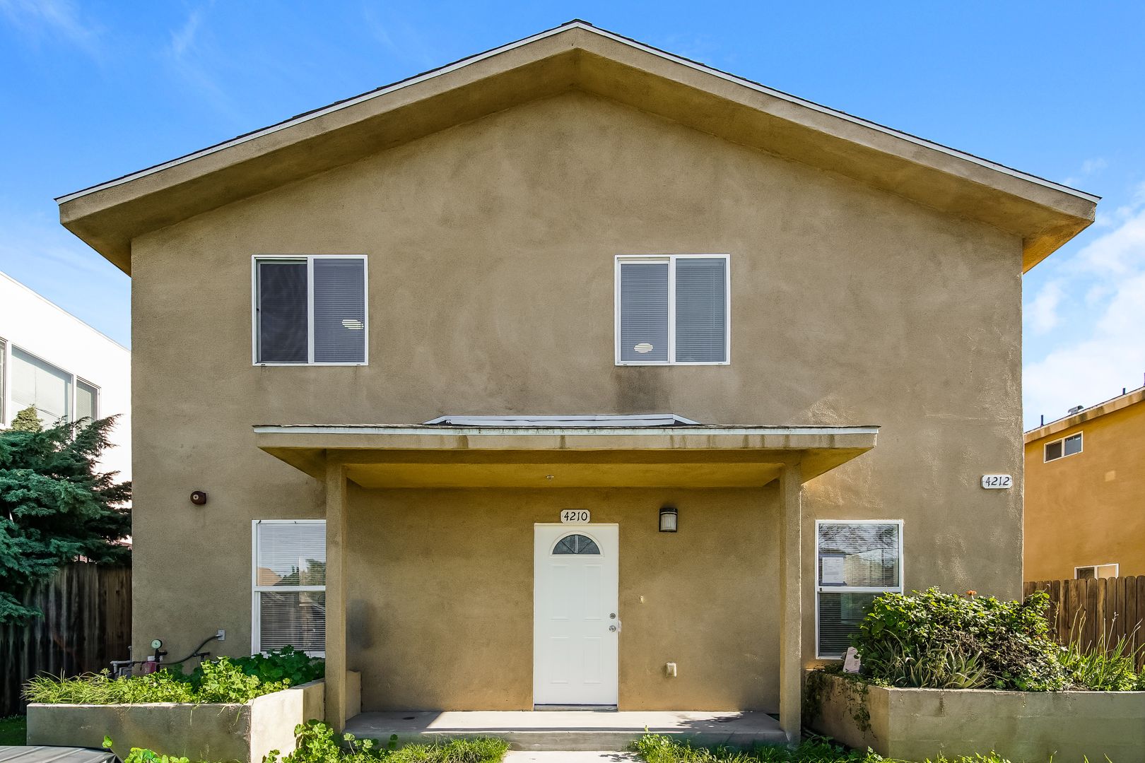 Los Angeles Apartment: 4210 Hooper Ave