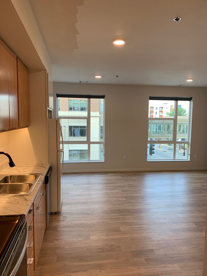 Grand Forks Apartment: 323 Demers Ave