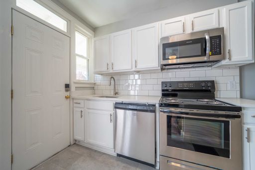 Available Now! 2 Bedroom Townhome Near OSU Campus & Medical Center! – photo 1