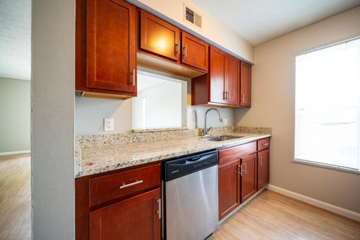 2-Bedroom Apartment with Off-Street Parking Located in Grandview Heights in Grandview School District! – photo 1