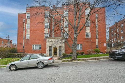 Pet-Friendly 2-Bedroom Apartment, Close to Campus with Off-Street Parking – photo 1