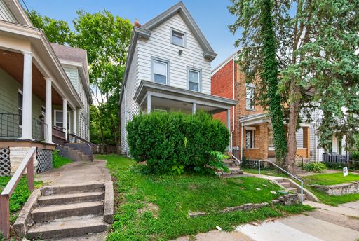 Available Now! Spacious 6-Bedroom Living Steps from UC Campus on Stratford Avenue – photo 1
